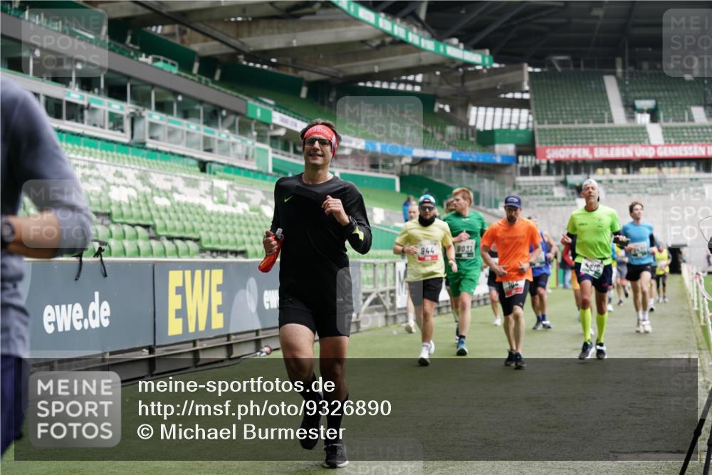 05.10.2025 - 20. swb-Marathon Bremen Michael Burmester http://msf.ph/oto/9326890 05.10.2025 12:54:50 Laufen im Stadion 53, 82, 104, 124, 132, 169, 289, 319, 417, 504, 524, 663, 756, 944, 1308, 1474, 1483, 1517, 1543, 1721, 1737, 1896, 1897, 1945, 1976, 2024, 2180, 2265, 2274, 2431, 2494, 2573, 2642, 2767, 2841, 3069, 3193, 3212, 3224, 3359, 3436, 3531, 3703, 3848, 4257, 4595, 4672, 4771, 4816, 4837, 4919, 4949, 4958, 5022, 5034, 5206, 5452, 5666, 5869, 5978, 6184, 6583, 6683, 6853, 7052, 7232, 7279, 7494, 7508, 7814, 7928, 7986, 8642, 8653, 8737, 89, 250, 368, 458, 507, 950, 1165, 1460, 1489 meine-sportfotos.de