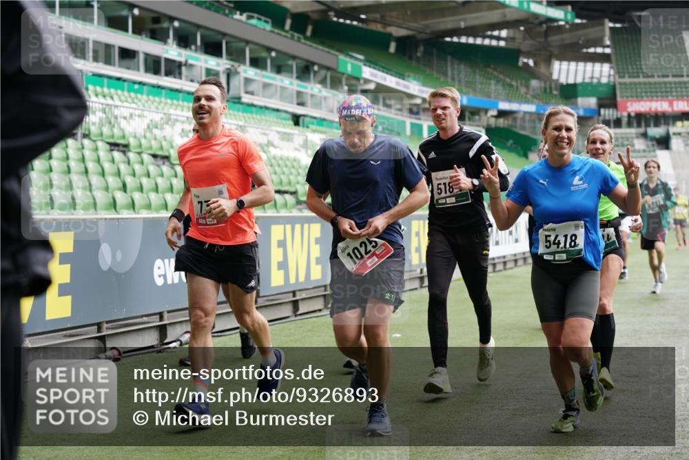 05.10.2025 - 20. swb-Marathon Bremen Michael Burmester http://msf.ph/oto/9326893 05.10.2025 12:50:24 Laufen im Stadion 122, 217, 287, 511, 679, 688, 736, 745, 845, 906, 939, 1025, 1033, 1044, 1166, 1359, 1388, 1707, 2381, 2721, 3228, 3259, 3291, 3353, 3885, 4006, 4318, 4366, 4367, 4870, 4938, 4962, 5118, 5184, 5389, 5418, 5564, 5873, 5894, 6214, 6216, 6281, 6681, 6717, 7493, 7826, 7963, 8401, 8536, 8873, 8907, 9118, 150, 187, 270, 424, 1535, 1609, 1876, 1904, 2044, 2356, 3544, 3738, 3960, 4438, 6431, 6805, 7647, 7987 meine-sportfotos.de