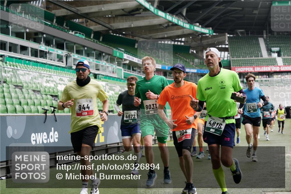 05.10.2025 - 20. swb-Marathon Bremen Michael Burmester http://msf.ph/oto/9326894 05.10.2025 12:54:53 Laufen im Stadion 53, 82, 104, 124, 132, 169, 289, 319, 417, 504, 663, 944, 1308, 1474, 1483, 1543, 1721, 1737, 1896, 1897, 1945, 1976, 2024, 2180, 2265, 2274, 2431, 2494, 2573, 2642, 2767, 2841, 3069, 3193, 3212, 3224, 3359, 3436, 3531, 3703, 3848, 4257, 4595, 4672, 4771, 4816, 4837, 4919, 4949, 4958, 5022, 5034, 5206, 5452, 5666, 5869, 5978, 6184, 6527, 6583, 6649, 6683, 6853, 7052, 7279, 7494, 7508, 7814, 7928, 7986, 8642, 8653, 8737, 250, 507, 524, 756, 950, 1165 meine-sportfotos.de