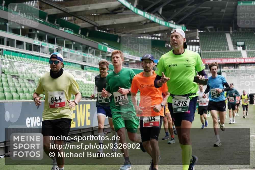 05.10.2025 - 20. swb-Marathon Bremen Michael Burmester http://msf.ph/oto/9326902 05.10.2025 12:54:53 Laufen im Stadion 53, 82, 104, 124, 132, 169, 289, 319, 417, 504, 663, 944, 1308, 1474, 1483, 1543, 1721, 1737, 1896, 1897, 1945, 1976, 2024, 2180, 2265, 2274, 2431, 2494, 2573, 2642, 2767, 2841, 3069, 3193, 3212, 3224, 3359, 3436, 3531, 3703, 3848, 4257, 4595, 4672, 4771, 4816, 4837, 4919, 4949, 4958, 5022, 5034, 5206, 5452, 5666, 5869, 5978, 6184, 6527, 6583, 6649, 6683, 6853, 7052, 7279, 7494, 7508, 7814, 7928, 7986, 8642, 8653, 8737, 250, 507, 524, 756, 950, 1165 meine-sportfotos.de
