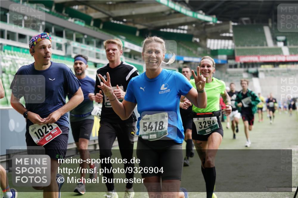 05.10.2025 - 20. swb-Marathon Bremen Michael Burmester http://msf.ph/oto/9326904 05.10.2025 12:50:24 Laufen im Stadion 122, 217, 287, 511, 679, 688, 736, 745, 845, 906, 939, 1025, 1033, 1044, 1166, 1359, 1388, 1707, 2381, 2721, 3228, 3259, 3291, 3353, 3885, 4006, 4318, 4366, 4367, 4870, 4938, 4962, 5118, 5184, 5389, 5418, 5564, 5873, 5894, 6214, 6216, 6281, 6681, 6717, 7493, 7826, 7963, 8401, 8536, 8873, 8907, 9118, 150, 187, 270, 424, 1535, 1609, 1876, 1904, 2044, 2356, 3544, 3738, 3960, 4438, 6431, 6805, 7647, 7987 meine-sportfotos.de