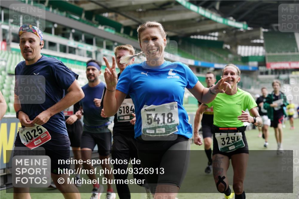 05.10.2025 - 20. swb-Marathon Bremen Michael Burmester http://msf.ph/oto/9326913 05.10.2025 12:50:25 Laufen im Stadion 122, 217, 287, 511, 679, 688, 736, 745, 845, 906, 939, 1025, 1033, 1044, 1166, 1359, 1388, 1707, 2381, 2721, 3228, 3259, 3291, 3353, 3885, 4006, 4318, 4366, 4367, 4870, 4938, 4962, 5118, 5184, 5389, 5418, 5564, 5873, 5894, 6214, 6216, 6281, 6681, 6717, 7493, 7826, 7963, 8401, 8536, 8873, 8907, 9118, 150, 187, 270, 424, 1609, 1876, 1904, 2044, 2356, 3544, 3738, 3960, 4438, 6431, 6805, 7647, 7987 meine-sportfotos.de