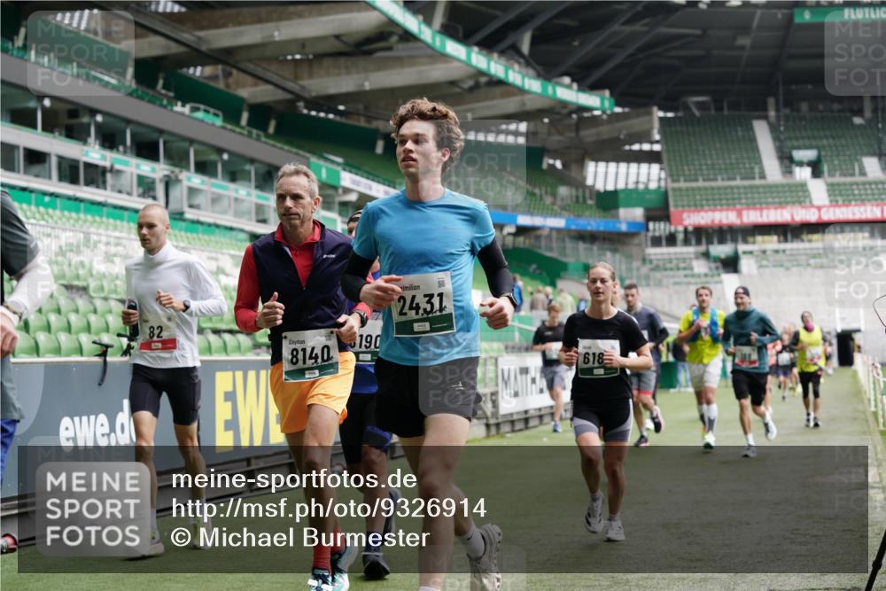 05.10.2025 - 20. swb-Marathon Bremen Michael Burmester http://msf.ph/oto/9326914 05.10.2025 12:54:55 Laufen im Stadion 82, 104, 124, 132, 169, 289, 319, 417, 504, 663, 944, 1308, 1474, 1483, 1543, 1721, 1737, 1896, 1897, 1945, 1976, 2024, 2180, 2265, 2274, 2431, 2494, 2573, 2642, 2767, 2841, 3069, 3193, 3212, 3224, 3359, 3436, 3531, 3703, 3848, 4257, 4595, 4672, 4771, 4816, 4823, 4837, 4919, 4949, 4958, 5022, 5034, 5206, 5452, 5666, 5869, 5978, 6184, 6527, 6583, 6649, 6683, 6853, 7052, 7279, 7494, 7814, 7928, 7986, 8642, 8653, 8737, 53, 507, 524, 756, 950, 1165 meine-sportfotos.de