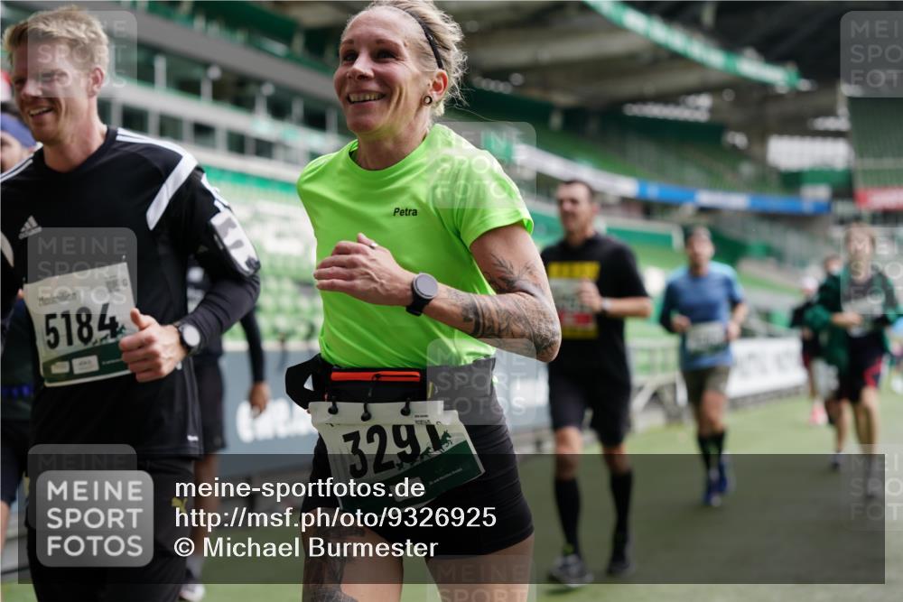 05.10.2025 - 20. swb-Marathon Bremen Michael Burmester http://msf.ph/oto/9326925 05.10.2025 12:50:25 Laufen im Stadion 122, 217, 287, 511, 679, 688, 736, 745, 845, 906, 939, 1025, 1033, 1044, 1166, 1359, 1388, 1707, 2381, 2721, 3228, 3259, 3291, 3353, 3885, 4006, 4318, 4366, 4367, 4870, 4938, 4962, 5118, 5184, 5389, 5418, 5564, 5873, 5894, 6214, 6216, 6281, 6681, 6717, 7493, 7826, 7963, 8401, 8536, 8873, 8907, 9118, 150, 187, 270, 424, 1609, 1876, 1904, 2044, 2356, 3544, 3738, 3960, 4438, 6431, 6805, 7647, 7987 meine-sportfotos.de
