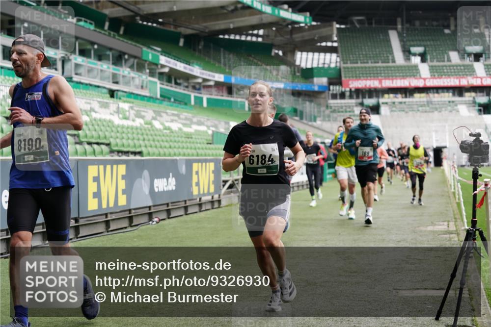 05.10.2025 - 20. swb-Marathon Bremen Michael Burmester http://msf.ph/oto/9326930 05.10.2025 12:54:56 Laufen im Stadion 82, 104, 124, 132, 169, 289, 319, 417, 504, 663, 944, 1308, 1474, 1483, 1543, 1721, 1737, 1896, 1897, 1945, 1976, 2024, 2180, 2265, 2274, 2431, 2494, 2573, 2642, 2767, 2841, 3069, 3193, 3212, 3224, 3359, 3436, 3531, 3703, 3848, 4257, 4595, 4672, 4771, 4816, 4823, 4837, 4919, 4949, 4958, 5022, 5034, 5206, 5452, 5666, 5869, 5978, 6184, 6527, 6583, 6649, 6683, 6853, 7052, 7279, 7494, 7814, 7928, 7986, 8642, 8653, 8737, 53, 507, 524, 756, 950, 1165 meine-sportfotos.de