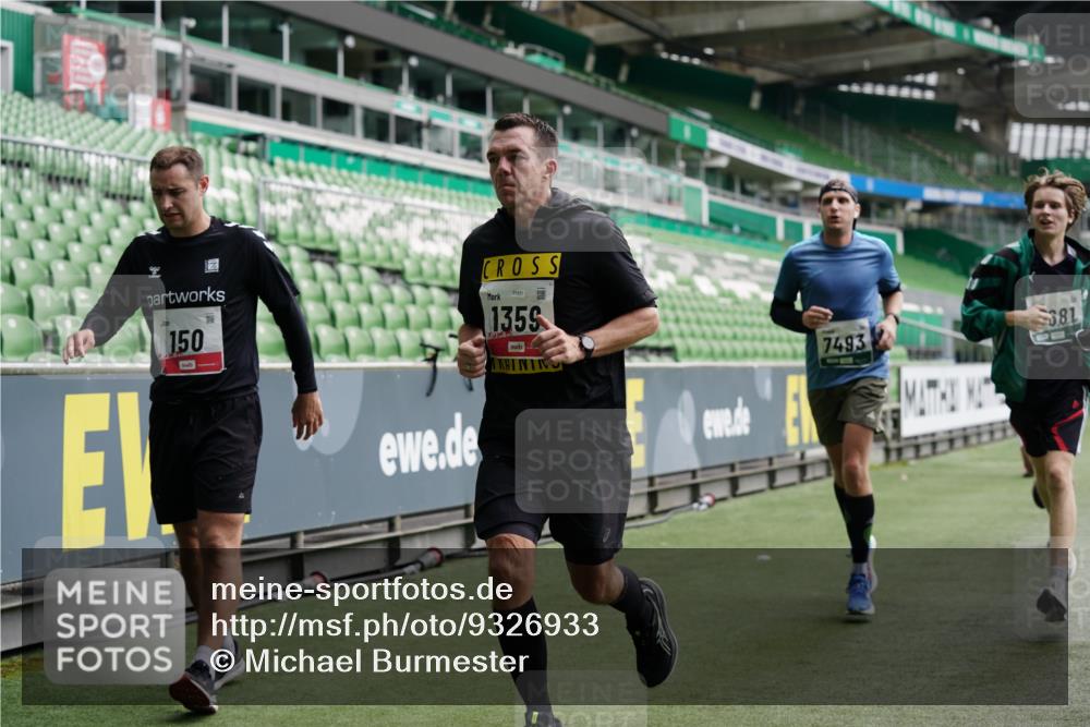 05.10.2025 - 20. swb-Marathon Bremen Michael Burmester http://msf.ph/oto/9326933 05.10.2025 12:50:26 Laufen im Stadion 122, 217, 287, 511, 679, 688, 736, 745, 845, 906, 939, 1025, 1033, 1044, 1166, 1359, 1388, 1450, 1707, 2381, 2721, 3228, 3259, 3291, 3353, 3885, 4006, 4318, 4366, 4367, 4870, 4938, 4962, 5118, 5184, 5389, 5418, 5564, 5873, 5894, 6214, 6216, 6252, 6281, 6681, 6717, 7493, 7826, 7963, 8401, 8536, 8873, 8907, 9118, 150, 187, 270, 424, 1609, 1876, 1904, 2356, 3544, 3738, 3960, 4438, 6431, 6805, 7647, 7987 meine-sportfotos.de