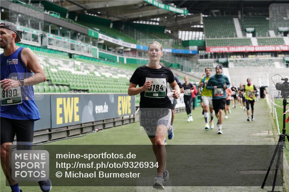 05.10.2025 - 20. swb-Marathon Bremen Michael Burmester http://msf.ph/oto/9326934 05.10.2025 12:54:56 Laufen im Stadion 82, 104, 124, 132, 169, 289, 319, 417, 504, 663, 944, 1308, 1474, 1483, 1543, 1721, 1737, 1896, 1897, 1945, 1976, 2024, 2180, 2265, 2274, 2431, 2494, 2573, 2642, 2767, 2841, 3069, 3193, 3212, 3224, 3359, 3436, 3531, 3703, 3848, 4257, 4595, 4672, 4771, 4816, 4823, 4837, 4919, 4949, 4958, 5022, 5034, 5206, 5452, 5666, 5869, 5978, 6184, 6527, 6583, 6649, 6683, 6853, 7052, 7279, 7494, 7814, 7928, 7986, 8642, 8653, 8737, 53, 507, 524, 756, 950, 1165 meine-sportfotos.de
