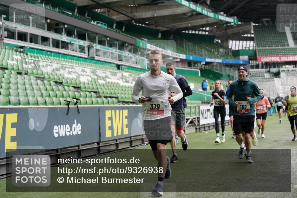 05.10.2025 - 20. swb-Marathon Bremen Michael Burmester http://msf.ph/oto/9326938 05.10.2025 12:54:57 Laufen im Stadion 82, 104, 124, 132, 169, 289, 319, 417, 504, 663, 944, 1308, 1474, 1483, 1543, 1721, 1737, 1896, 1897, 1945, 1976, 2022, 2024, 2180, 2265, 2274, 2431, 2494, 2573, 2642, 2767, 2841, 3069, 3193, 3212, 3224, 3359, 3436, 3531, 3703, 3848, 4257, 4595, 4672, 4771, 4816, 4823, 4837, 4919, 4949, 4958, 5022, 5034, 5206, 5452, 5666, 5869, 5978, 6184, 6527, 6583, 6649, 6683, 6853, 7052, 7279, 7494, 7814, 7928, 7986, 8642, 8653, 8737, 53, 507, 524, 756, 950, 1165 meine-sportfotos.de
