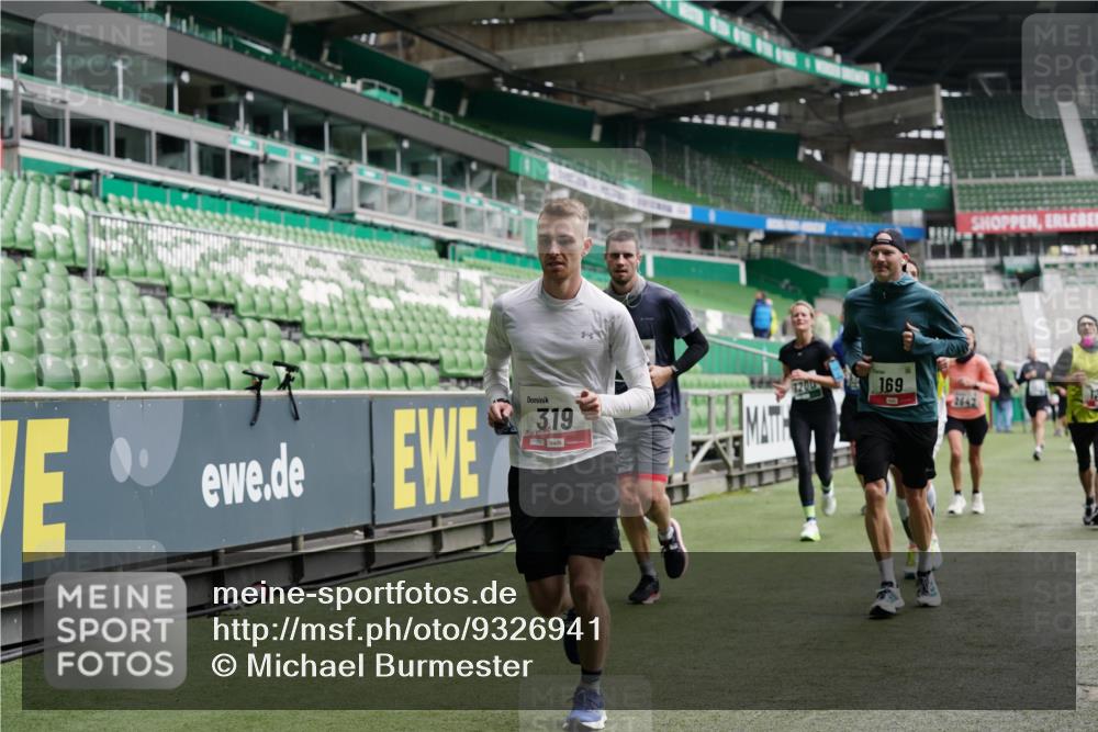 05.10.2025 - 20. swb-Marathon Bremen Michael Burmester http://msf.ph/oto/9326941 05.10.2025 12:54:57 Laufen im Stadion 82, 104, 124, 132, 169, 289, 319, 417, 504, 663, 944, 1308, 1474, 1483, 1543, 1721, 1737, 1896, 1897, 1945, 1976, 2022, 2024, 2180, 2265, 2274, 2431, 2494, 2573, 2642, 2767, 2841, 3069, 3193, 3212, 3224, 3359, 3436, 3531, 3703, 3848, 4257, 4595, 4672, 4771, 4816, 4823, 4837, 4919, 4949, 4958, 5022, 5034, 5206, 5452, 5666, 5869, 5978, 6184, 6527, 6583, 6649, 6683, 6853, 7052, 7279, 7494, 7814, 7928, 7986, 8642, 8653, 8737, 53, 507, 524, 756, 950, 1165 meine-sportfotos.de
