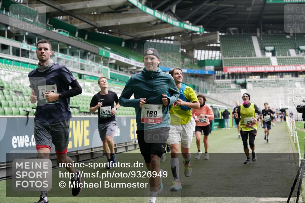 05.10.2025 - 20. swb-Marathon Bremen Michael Burmester http://msf.ph/oto/9326949 05.10.2025 12:54:59 Laufen im Stadion 82, 104, 124, 132, 169, 289, 319, 417, 504, 663, 944, 1308, 1474, 1483, 1543, 1721, 1737, 1896, 1897, 1945, 1976, 2022, 2024, 2180, 2265, 2274, 2431, 2494, 2573, 2642, 2767, 3069, 3193, 3224, 3359, 3436, 3489, 3531, 3703, 3848, 4257, 4595, 4672, 4771, 4816, 4823, 4837, 4919, 4949, 4958, 5022, 5034, 5206, 5452, 5666, 5869, 5978, 6184, 6527, 6583, 6649, 6683, 6853, 7052, 7279, 7494, 7814, 7928, 7986, 8642, 8653, 8737, 53, 524, 756, 950, 1165, 1976, 2841, 3212 meine-sportfotos.de