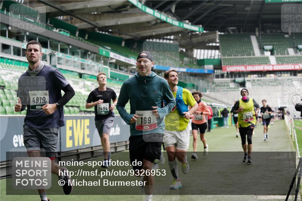 05.10.2025 - 20. swb-Marathon Bremen Michael Burmester http://msf.ph/oto/9326953 05.10.2025 12:54:59 Laufen im Stadion 82, 104, 124, 132, 169, 289, 319, 417, 504, 663, 944, 1308, 1474, 1483, 1543, 1721, 1737, 1896, 1897, 1945, 1976, 2022, 2024, 2180, 2265, 2274, 2431, 2494, 2573, 2642, 2767, 3069, 3193, 3224, 3359, 3436, 3489, 3531, 3703, 3848, 4257, 4595, 4672, 4771, 4816, 4823, 4837, 4919, 4949, 4958, 5022, 5034, 5206, 5452, 5666, 5869, 5978, 6184, 6527, 6583, 6649, 6683, 6853, 7052, 7279, 7494, 7814, 7928, 7986, 8642, 8653, 8737, 53, 524, 756, 950, 1165, 1976, 2841, 3212 meine-sportfotos.de