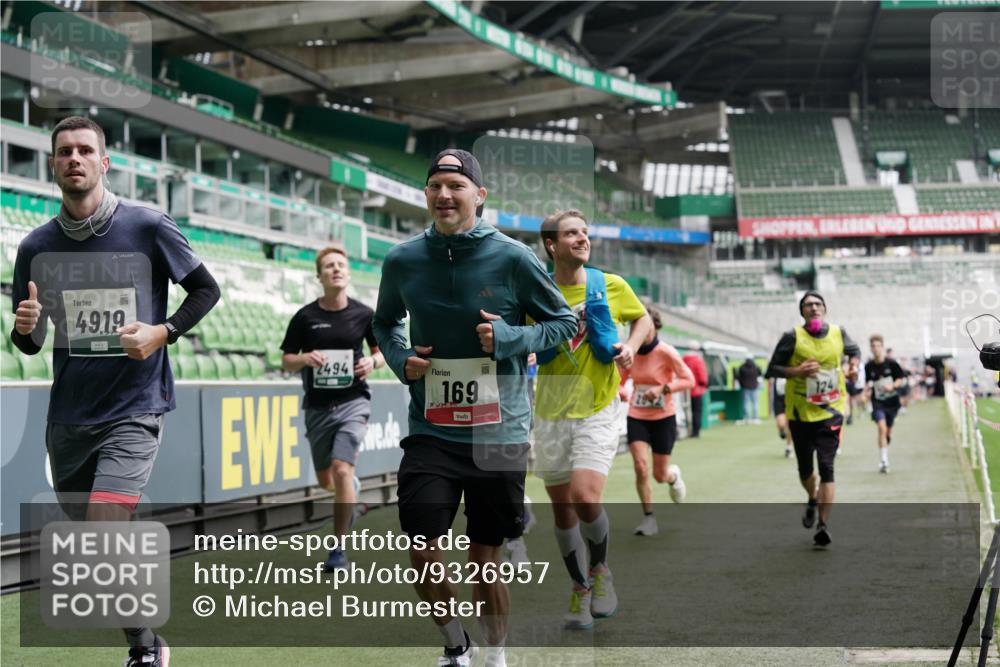 05.10.2025 - 20. swb-Marathon Bremen Michael Burmester http://msf.ph/oto/9326957 05.10.2025 12:54:59 Laufen im Stadion 82, 104, 124, 132, 169, 289, 319, 417, 504, 663, 944, 1308, 1474, 1483, 1543, 1721, 1737, 1896, 1897, 1945, 1976, 2022, 2024, 2180, 2265, 2274, 2431, 2494, 2573, 2642, 2767, 3069, 3193, 3224, 3359, 3436, 3489, 3531, 3703, 3848, 4257, 4595, 4672, 4771, 4816, 4823, 4837, 4919, 4949, 4958, 5022, 5034, 5206, 5452, 5666, 5869, 5978, 6184, 6527, 6583, 6649, 6683, 6853, 7052, 7279, 7494, 7814, 7928, 7986, 8642, 8653, 8737, 53, 524, 756, 950, 1165, 1976, 2841, 3212 meine-sportfotos.de