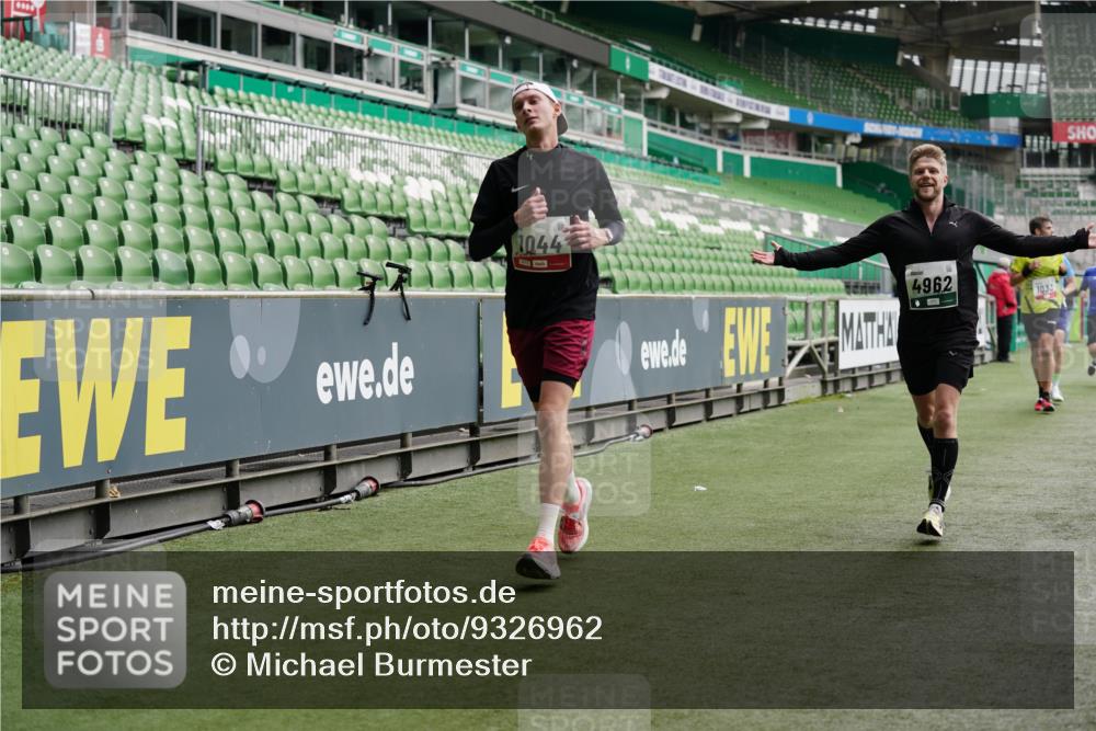 05.10.2025 - 20. swb-Marathon Bremen Michael Burmester http://msf.ph/oto/9326962 05.10.2025 12:50:31 Laufen im Stadion 122, 217, 287, 511, 679, 688, 736, 745, 845, 906, 939, 1025, 1033, 1044, 1166, 1359, 1388, 1450, 1707, 2381, 2721, 3228, 3259, 3291, 3353, 3885, 4006, 4318, 4366, 4367, 4938, 4962, 5118, 5184, 5389, 5418, 5564, 5873, 5894, 6214, 6216, 6252, 6281, 6681, 6717, 7493, 7826, 7963, 8401, 8536, 8873, 8907, 8995, 9118, 150, 270, 424, 1876, 1904, 3738, 4438, 4870, 5894, 6805, 7647, 7987 meine-sportfotos.de