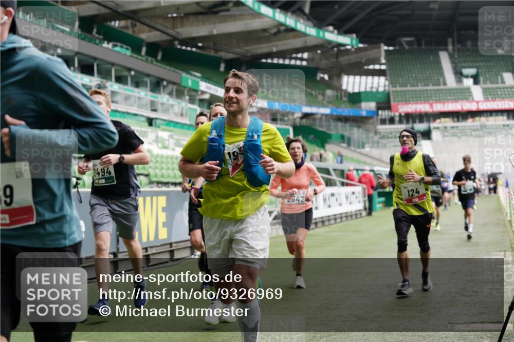 05.10.2025 - 20. swb-Marathon Bremen Michael Burmester http://msf.ph/oto/9326969 05.10.2025 12:55:00 Laufen im Stadion 82, 104, 124, 132, 169, 289, 319, 417, 504, 663, 944, 1308, 1474, 1483, 1543, 1721, 1737, 1896, 1897, 1945, 2022, 2024, 2180, 2265, 2274, 2431, 2494, 2573, 2642, 2767, 3069, 3193, 3224, 3359, 3436, 3489, 3531, 3703, 3848, 4257, 4595, 4672, 4771, 4816, 4823, 4837, 4919, 4949, 4958, 5022, 5034, 5206, 5452, 5666, 5869, 5978, 6184, 6527, 6583, 6649, 6683, 6853, 7052, 7279, 7494, 7814, 7928, 7986, 8642, 8653, 8737, 53, 132, 524, 756, 950, 1165, 1976, 2573, 2841, 3212, 5206 meine-sportfotos.de