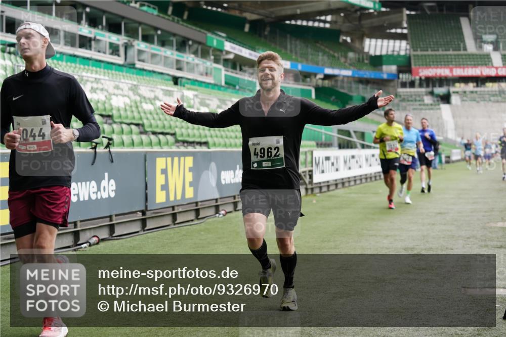 05.10.2025 - 20. swb-Marathon Bremen Michael Burmester http://msf.ph/oto/9326970 05.10.2025 12:50:31 Laufen im Stadion 122, 217, 287, 511, 679, 688, 736, 745, 845, 906, 939, 1025, 1033, 1044, 1166, 1359, 1388, 1450, 1707, 2381, 2721, 3228, 3259, 3291, 3353, 3885, 4006, 4318, 4366, 4367, 4938, 4962, 5118, 5184, 5389, 5418, 5564, 5873, 5894, 6214, 6216, 6252, 6281, 6681, 6717, 7493, 7826, 7963, 8401, 8536, 8873, 8907, 8995, 9118, 150, 270, 424, 1876, 1904, 3738, 4438, 4870, 5894, 6805, 7647, 7987 meine-sportfotos.de