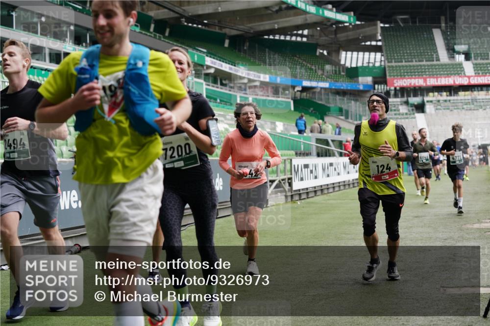 05.10.2025 - 20. swb-Marathon Bremen Michael Burmester http://msf.ph/oto/9326973 05.10.2025 12:55:01 Laufen im Stadion 82, 104, 124, 169, 289, 319, 417, 504, 663, 944, 1308, 1474, 1483, 1543, 1721, 1737, 1896, 1897, 1945, 2022, 2024, 2180, 2265, 2274, 2431, 2494, 2642, 2767, 3069, 3193, 3224, 3359, 3436, 3489, 3531, 3703, 3848, 4257, 4595, 4672, 4771, 4816, 4823, 4837, 4919, 4949, 4958, 5022, 5034, 5177, 5452, 5666, 5869, 5907, 5978, 6184, 6527, 6583, 6649, 6683, 6853, 7052, 7279, 7494, 7814, 7928, 7986, 8642, 8653, 8737, 53, 132, 524, 756, 1165, 1976, 2573, 2841, 3212, 5206, 5978 meine-sportfotos.de