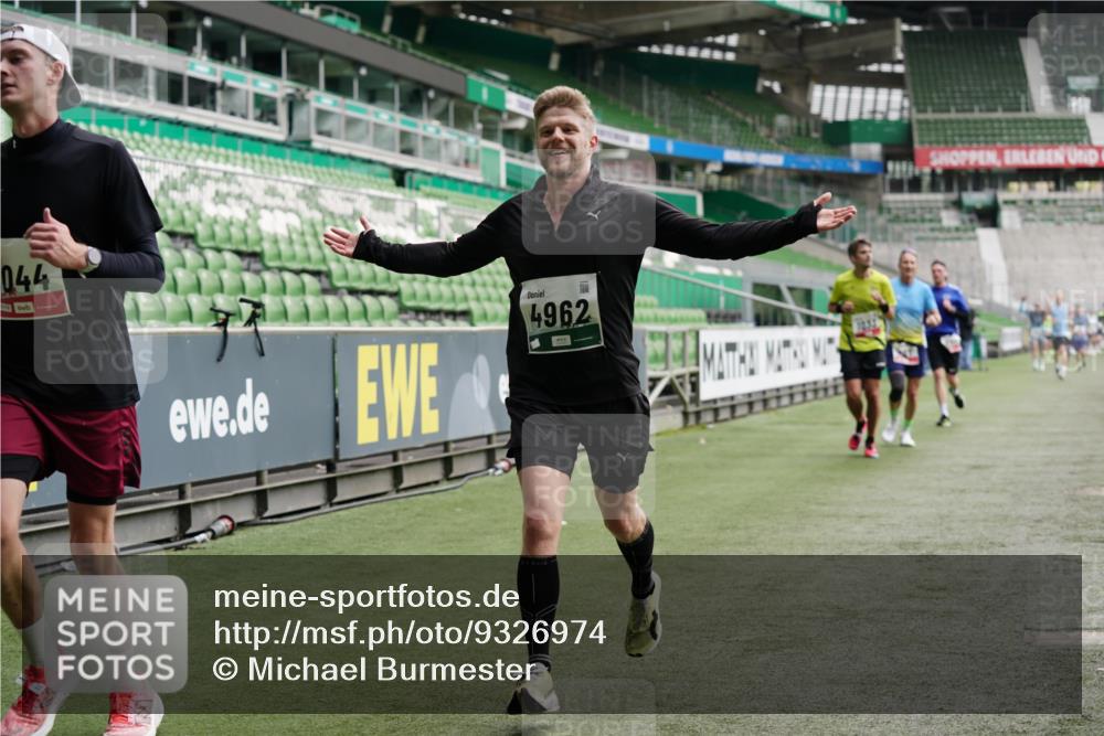 05.10.2025 - 20. swb-Marathon Bremen Michael Burmester http://msf.ph/oto/9326974 05.10.2025 12:50:32 Laufen im Stadion 122, 217, 287, 511, 679, 688, 736, 745, 845, 906, 939, 1025, 1033, 1044, 1166, 1359, 1388, 1450, 1707, 2059, 2381, 2721, 3228, 3259, 3291, 3353, 3885, 4006, 4318, 4366, 4367, 4938, 4962, 5118, 5184, 5389, 5418, 5564, 5873, 6214, 6216, 6252, 6281, 6681, 6717, 7493, 7826, 7963, 8401, 8536, 8873, 8907, 8995, 9118, 424, 1904, 3885, 4438, 4870, 5894, 6805, 7647, 7987 meine-sportfotos.de