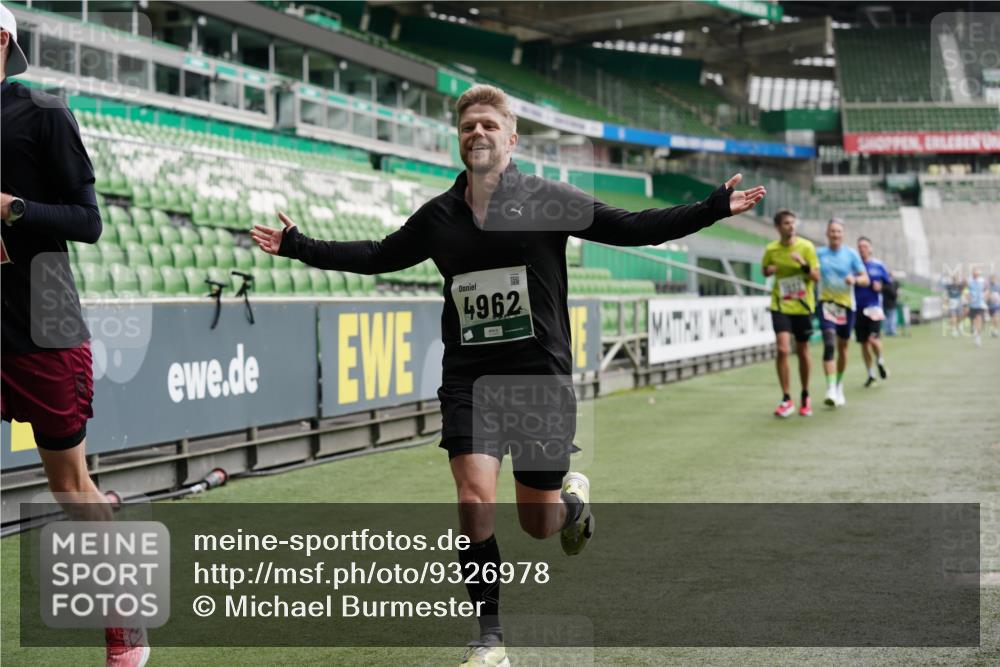 05.10.2025 - 20. swb-Marathon Bremen Michael Burmester http://msf.ph/oto/9326978 05.10.2025 12:50:32 Laufen im Stadion 122, 217, 287, 511, 679, 688, 736, 745, 845, 906, 939, 1025, 1033, 1044, 1166, 1359, 1388, 1450, 1707, 2059, 2381, 2721, 3228, 3259, 3291, 3353, 3885, 4006, 4318, 4366, 4367, 4938, 4962, 5118, 5184, 5389, 5418, 5564, 5873, 6214, 6216, 6252, 6281, 6681, 6717, 7493, 7826, 7963, 8401, 8536, 8873, 8907, 8995, 9118, 424, 1904, 3885, 4438, 4870, 5894, 6805, 7647, 7987 meine-sportfotos.de