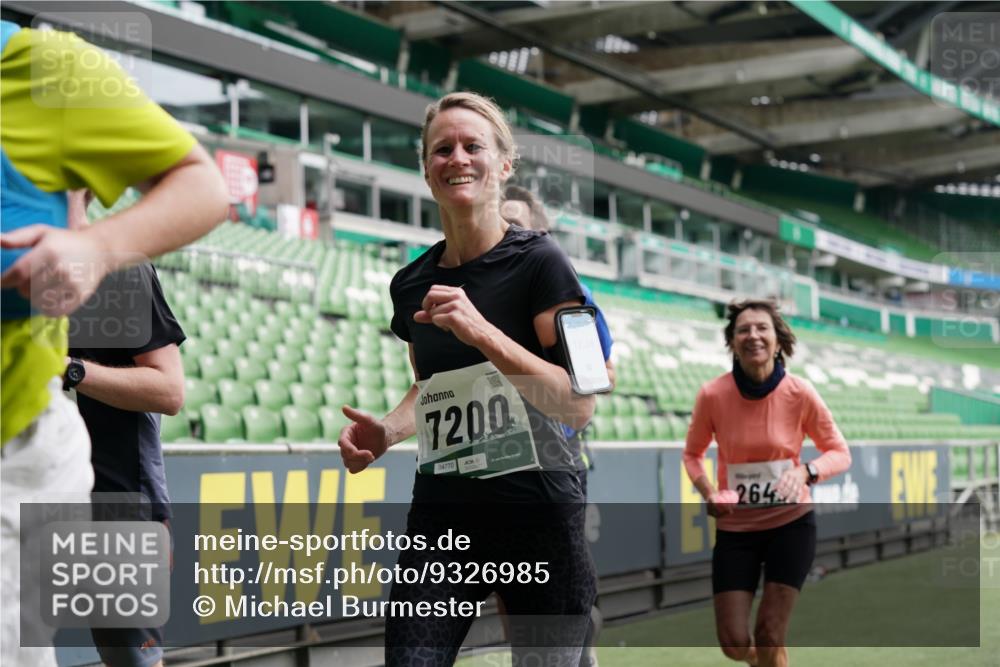 05.10.2025 - 20. swb-Marathon Bremen Michael Burmester http://msf.ph/oto/9326985 05.10.2025 12:55:01 Laufen im Stadion 82, 104, 124, 169, 289, 319, 417, 504, 663, 944, 1308, 1474, 1483, 1543, 1721, 1737, 1896, 1897, 1945, 2022, 2024, 2180, 2265, 2274, 2431, 2494, 2642, 2767, 3069, 3193, 3224, 3359, 3436, 3489, 3531, 3703, 3848, 4257, 4595, 4672, 4771, 4816, 4823, 4837, 4919, 4949, 4958, 5022, 5034, 5177, 5452, 5666, 5869, 5907, 5978, 6184, 6527, 6583, 6649, 6683, 6853, 7052, 7279, 7494, 7814, 7928, 7986, 8642, 8653, 8737, 53, 132, 524, 756, 1165, 1976, 2573, 2841, 3212, 5206, 5978 meine-sportfotos.de