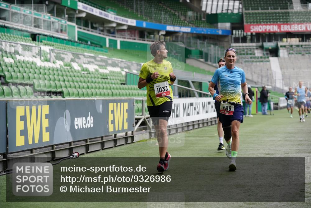 05.10.2025 - 20. swb-Marathon Bremen Michael Burmester http://msf.ph/oto/9326986 05.10.2025 12:50:33 Laufen im Stadion 122, 217, 287, 511, 679, 688, 736, 745, 845, 906, 939, 1025, 1033, 1044, 1166, 1359, 1388, 1450, 1707, 2059, 2381, 2721, 3228, 3259, 3291, 3353, 4006, 4318, 4366, 4367, 4938, 4962, 5118, 5184, 5389, 5418, 5564, 5873, 6214, 6216, 6252, 6281, 6681, 6717, 7493, 7826, 7963, 8401, 8536, 8873, 8907, 8995, 9118, 424, 1904, 3885, 4438, 4870, 5894, 6805, 7647, 7987 meine-sportfotos.de