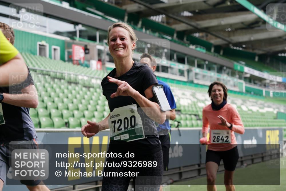 05.10.2025 - 20. swb-Marathon Bremen Michael Burmester http://msf.ph/oto/9326989 05.10.2025 12:55:01 Laufen im Stadion 82, 104, 124, 169, 289, 319, 417, 504, 663, 944, 1308, 1474, 1483, 1543, 1721, 1737, 1896, 1897, 1945, 2022, 2024, 2180, 2265, 2274, 2431, 2494, 2642, 2767, 3069, 3193, 3224, 3359, 3436, 3489, 3531, 3703, 3848, 4257, 4595, 4672, 4771, 4816, 4823, 4837, 4919, 4949, 4958, 5022, 5034, 5177, 5452, 5666, 5869, 5907, 5978, 6184, 6527, 6583, 6649, 6683, 6853, 7052, 7279, 7494, 7814, 7928, 7986, 8642, 8653, 8737, 53, 132, 524, 756, 1165, 1976, 2573, 2841, 3212, 5206, 5978 meine-sportfotos.de