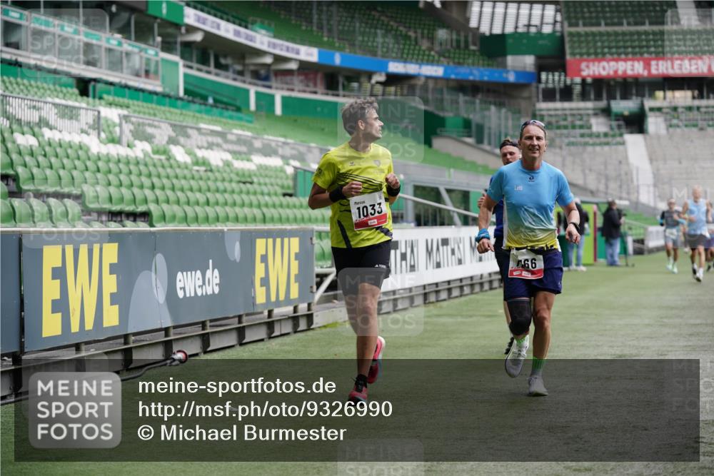 05.10.2025 - 20. swb-Marathon Bremen Michael Burmester http://msf.ph/oto/9326990 05.10.2025 12:50:34 Laufen im Stadion 122, 217, 287, 511, 679, 688, 736, 745, 845, 906, 939, 1025, 1033, 1044, 1166, 1359, 1388, 1450, 1707, 2059, 2381, 2721, 3228, 3259, 3291, 3353, 4006, 4318, 4366, 4367, 4938, 4962, 5118, 5184, 5389, 5418, 5564, 5873, 6214, 6216, 6252, 6281, 6681, 6717, 7493, 7826, 7963, 8401, 8536, 8873, 8907, 8995, 9118, 424, 3885, 4006, 4438, 4870, 5894, 6805, 7647, 7987, 8401, 8536, 9118 meine-sportfotos.de