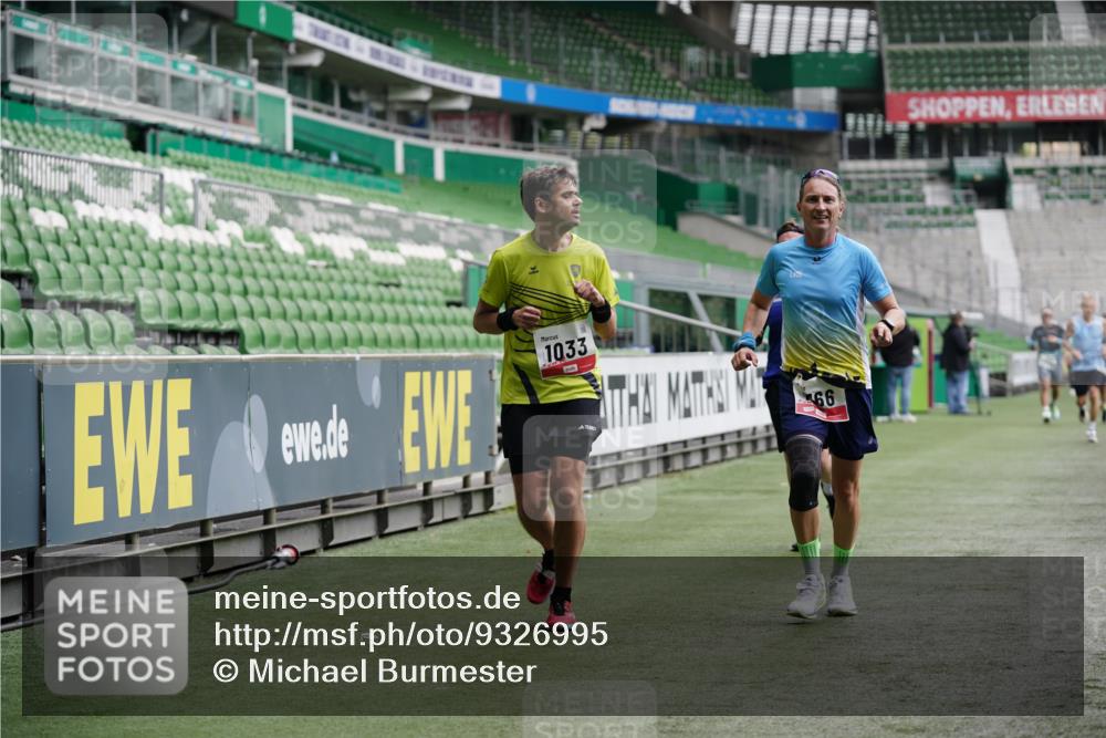 05.10.2025 - 20. swb-Marathon Bremen Michael Burmester http://msf.ph/oto/9326995 05.10.2025 12:50:34 Laufen im Stadion 122, 217, 287, 511, 679, 688, 736, 745, 845, 906, 939, 1025, 1033, 1044, 1166, 1359, 1388, 1450, 1707, 2059, 2381, 2721, 3228, 3259, 3291, 3353, 4006, 4318, 4366, 4367, 4938, 4962, 5118, 5184, 5389, 5418, 5564, 5873, 6214, 6216, 6252, 6281, 6681, 6717, 7493, 7826, 7963, 8401, 8536, 8873, 8907, 8995, 9118, 424, 3885, 4006, 4438, 4870, 5894, 6805, 7647, 7987, 8401, 8536, 9118 meine-sportfotos.de