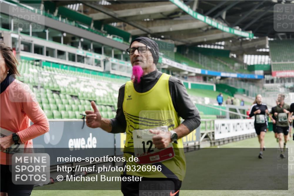 05.10.2025 - 20. swb-Marathon Bremen Michael Burmester http://msf.ph/oto/9326996 05.10.2025 12:55:02 Laufen im Stadion 82, 104, 124, 169, 289, 319, 417, 504, 663, 944, 1308, 1474, 1483, 1543, 1721, 1737, 1896, 1897, 1945, 2022, 2024, 2180, 2265, 2274, 2431, 2494, 2642, 2716, 2767, 3069, 3193, 3224, 3359, 3436, 3489, 3531, 3703, 3838, 3848, 4257, 4595, 4672, 4771, 4816, 4823, 4837, 4919, 4949, 4958, 5022, 5034, 5177, 5452, 5666, 5869, 5907, 6184, 6527, 6583, 6649, 6683, 6853, 7052, 7279, 7494, 7814, 7928, 7986, 8642, 8653, 8737, 53, 132, 524, 756, 1165, 1976, 2573, 2841, 3212, 5022, 5206, 5978 meine-sportfotos.de