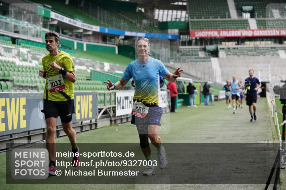 05.10.2025 - 20. swb-Marathon Bremen Michael Burmester http://msf.ph/oto/9327003 05.10.2025 12:50:35 Laufen im Stadion 122, 217, 287, 511, 679, 688, 736, 745, 845, 906, 939, 1025, 1033, 1044, 1166, 1359, 1388, 1450, 1707, 2059, 2381, 2721, 3228, 3259, 3291, 3353, 4318, 4366, 4367, 4938, 4962, 5118, 5184, 5389, 5418, 5564, 5873, 6214, 6216, 6252, 6281, 6681, 6717, 7493, 7826, 7963, 8873, 8907, 8995, 287, 424, 3885, 4006, 4438, 4870, 5894, 6805, 7647, 7987, 8401, 8536, 9118 meine-sportfotos.de