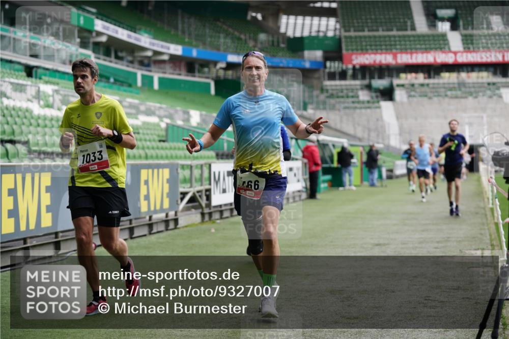 05.10.2025 - 20. swb-Marathon Bremen Michael Burmester http://msf.ph/oto/9327007 05.10.2025 12:50:35 Laufen im Stadion 122, 217, 287, 511, 679, 688, 736, 745, 845, 906, 939, 1025, 1033, 1044, 1166, 1359, 1388, 1450, 1707, 2059, 2381, 2721, 3228, 3259, 3291, 3353, 4318, 4366, 4367, 4938, 4962, 5118, 5184, 5389, 5418, 5564, 5873, 6214, 6216, 6252, 6281, 6681, 6717, 7493, 7826, 7963, 8873, 8907, 8995, 287, 424, 3885, 4006, 4438, 4870, 5894, 6805, 7647, 7987, 8401, 8536, 9118 meine-sportfotos.de