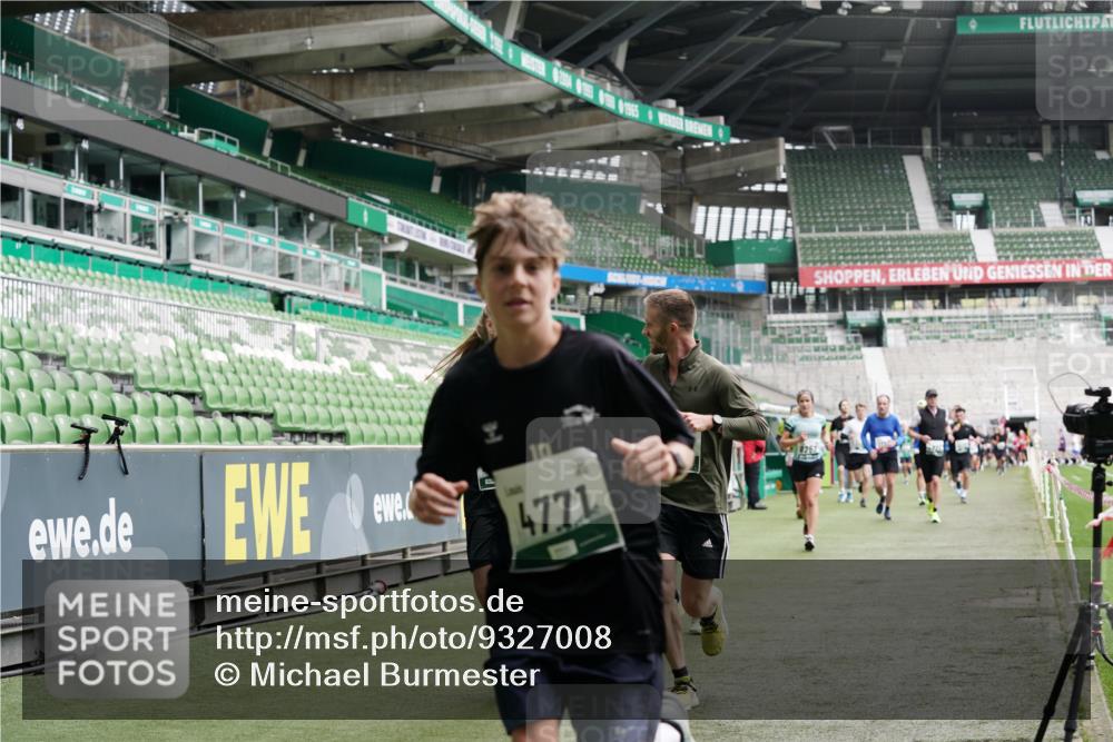 05.10.2025 - 20. swb-Marathon Bremen Michael Burmester http://msf.ph/oto/9327008 05.10.2025 12:55:05 Laufen im Stadion 82, 104, 124, 169, 319, 417, 504, 663, 944, 1308, 1474, 1483, 1543, 1721, 1737, 1896, 1897, 1945, 2022, 2024, 2180, 2265, 2274, 2431, 2494, 2642, 2716, 2767, 3069, 3193, 3224, 3359, 3436, 3489, 3531, 3703, 3838, 3848, 4257, 4595, 4672, 4771, 4816, 4823, 4837, 4919, 4949, 4958, 5034, 5177, 5452, 5554, 5666, 5869, 5907, 6184, 6527, 6649, 6683, 6853, 7052, 7494, 7814, 7928, 7986, 8642, 8653, 8737, 53, 132, 289, 504, 524, 756, 1896, 1976, 2573, 2841, 3212, 5022, 5206, 5978 meine-sportfotos.de