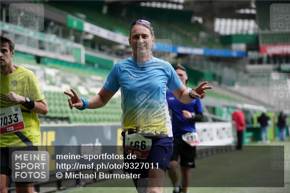 05.10.2025 - 20. swb-Marathon Bremen Michael Burmester http://msf.ph/oto/9327011 05.10.2025 12:50:36 Laufen im Stadion 122, 217, 511, 679, 688, 736, 745, 845, 906, 939, 1025, 1033, 1044, 1166, 1359, 1388, 1450, 1707, 2059, 2381, 2721, 3228, 3259, 3291, 3353, 4318, 4366, 4367, 4938, 4962, 5118, 5184, 5389, 5418, 5564, 5873, 6214, 6216, 6252, 6281, 6681, 6717, 7493, 7826, 7963, 8873, 8907, 8995, 217, 287, 424, 3885, 4006, 4438, 4870, 5894, 6805, 7647, 7987, 8401, 8536, 9118 meine-sportfotos.de