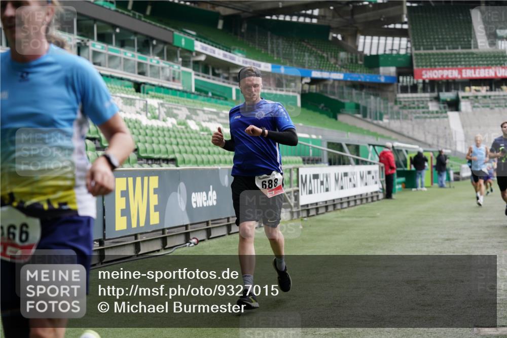 05.10.2025 - 20. swb-Marathon Bremen Michael Burmester http://msf.ph/oto/9327015 05.10.2025 12:50:36 Laufen im Stadion 122, 217, 511, 679, 688, 736, 745, 845, 906, 939, 1025, 1033, 1044, 1166, 1359, 1388, 1450, 1707, 2059, 2381, 2721, 3228, 3259, 3291, 3353, 4318, 4366, 4367, 4938, 4962, 5118, 5184, 5389, 5418, 5564, 5873, 6214, 6216, 6252, 6281, 6681, 6717, 7493, 7826, 7963, 8873, 8907, 8995, 217, 287, 424, 3885, 4006, 4438, 4870, 5894, 6805, 7647, 7987, 8401, 8536, 9118 meine-sportfotos.de