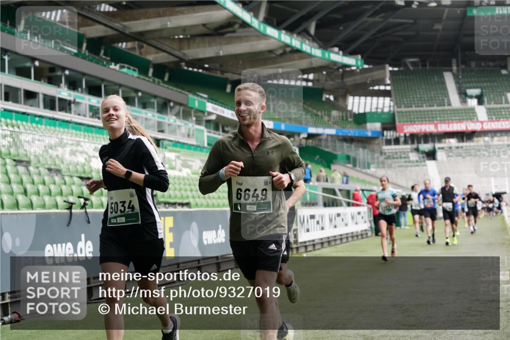 05.10.2025 - 20. swb-Marathon Bremen Michael Burmester http://msf.ph/oto/9327019 05.10.2025 12:55:06 Laufen im Stadion 82, 104, 124, 169, 319, 417, 663, 944, 1308, 1474, 1483, 1543, 1721, 1737, 1897, 1945, 2022, 2024, 2180, 2265, 2274, 2431, 2494, 2642, 2716, 2767, 3069, 3193, 3224, 3359, 3436, 3489, 3531, 3703, 3838, 3848, 4257, 4595, 4672, 4771, 4816, 4823, 4837, 4919, 4949, 4958, 5034, 5177, 5452, 5554, 5666, 5833, 5869, 5907, 6184, 6527, 6649, 6683, 6853, 7052, 7494, 7814, 7928, 7986, 8642, 8653, 8737, 53, 132, 289, 504, 524, 756, 1896, 1976, 2573, 2841, 3212, 5022, 5206, 5978 meine-sportfotos.de