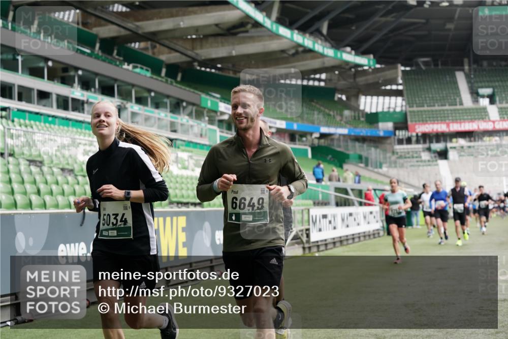 05.10.2025 - 20. swb-Marathon Bremen Michael Burmester http://msf.ph/oto/9327023 05.10.2025 12:55:06 Laufen im Stadion 82, 104, 124, 169, 319, 417, 663, 944, 1308, 1474, 1483, 1543, 1721, 1737, 1897, 1945, 2022, 2024, 2180, 2265, 2274, 2431, 2494, 2642, 2716, 2767, 3069, 3193, 3224, 3359, 3436, 3489, 3531, 3703, 3838, 3848, 4257, 4595, 4672, 4771, 4816, 4823, 4837, 4919, 4949, 4958, 5034, 5177, 5452, 5554, 5666, 5833, 5869, 5907, 6184, 6527, 6649, 6683, 6853, 7052, 7494, 7814, 7928, 7986, 8642, 8653, 8737, 53, 132, 289, 504, 524, 756, 1896, 1976, 2573, 2841, 3212, 5022, 5206, 5978 meine-sportfotos.de