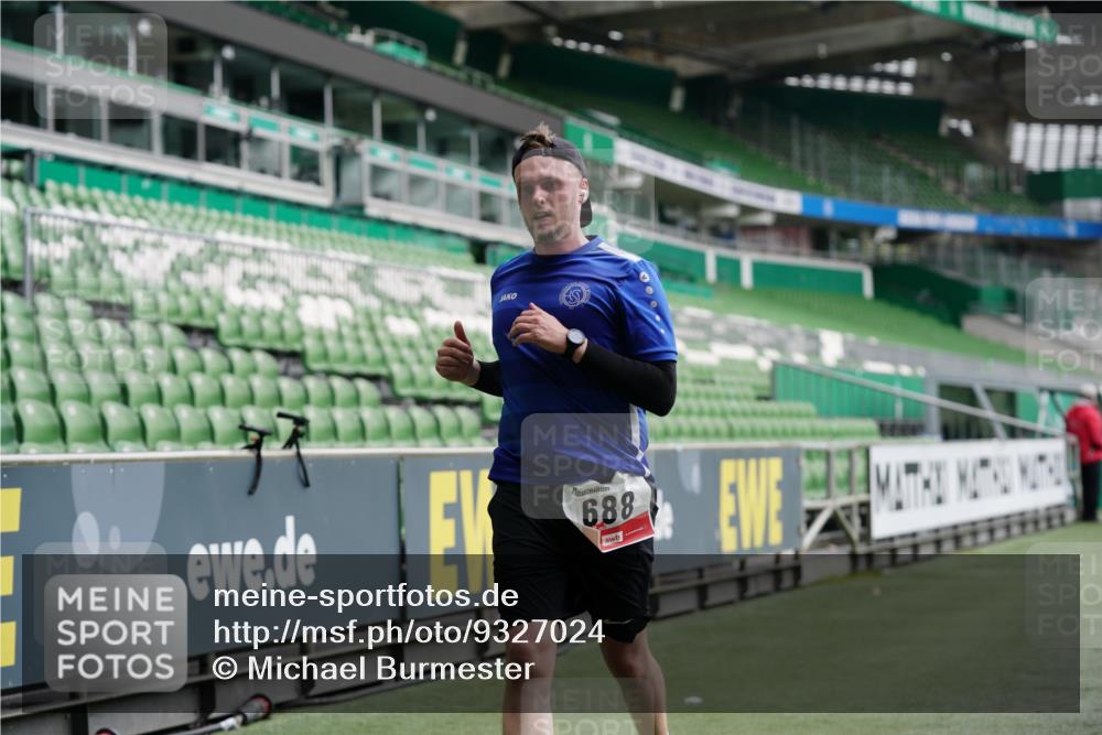 05.10.2025 - 20. swb-Marathon Bremen Michael Burmester http://msf.ph/oto/9327024 05.10.2025 12:50:37 Laufen im Stadion 122, 511, 679, 688, 736, 745, 845, 906, 939, 1025, 1033, 1044, 1166, 1359, 1388, 1450, 1707, 2059, 2381, 2721, 3228, 3259, 3291, 3353, 4318, 4366, 4367, 4938, 4962, 5118, 5184, 5389, 5418, 5564, 5873, 6214, 6216, 6252, 6281, 6681, 6717, 7493, 7826, 7963, 8873, 8907, 8995, 217, 287, 424, 3885, 4006, 4438, 4870, 5894, 6805, 7647, 7987, 8401, 8536, 9118 meine-sportfotos.de