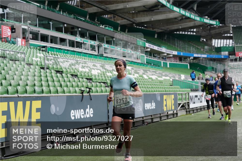 05.10.2025 - 20. swb-Marathon Bremen Michael Burmester http://msf.ph/oto/9327027 05.10.2025 12:55:09 Laufen im Stadion 82, 104, 124, 169, 319, 417, 663, 944, 1308, 1326, 1474, 1483, 1721, 1737, 1897, 1910, 1945, 2022, 2024, 2180, 2265, 2274, 2431, 2494, 2642, 2716, 2767, 3069, 3193, 3224, 3359, 3436, 3489, 3531, 3838, 3848, 4212, 4257, 4595, 4672, 4771, 4816, 4823, 4837, 4919, 4949, 4958, 5034, 5177, 5452, 5554, 5666, 5833, 5869, 5907, 6106, 6184, 6527, 6649, 6683, 7052, 7494, 7814, 7928, 7986, 8642, 8653, 8737, 53, 132, 289, 504, 524, 756, 1896, 1976, 2573, 2841, 3212, 5022, 5206, 5978 meine-sportfotos.de