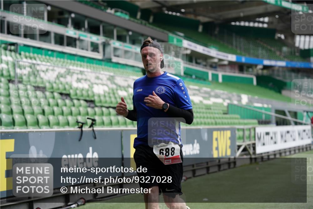 05.10.2025 - 20. swb-Marathon Bremen Michael Burmester http://msf.ph/oto/9327028 05.10.2025 12:50:37 Laufen im Stadion 122, 511, 679, 688, 736, 745, 845, 906, 939, 1025, 1033, 1044, 1166, 1359, 1388, 1450, 1707, 2059, 2381, 2721, 3228, 3259, 3291, 3353, 4318, 4366, 4367, 4938, 4962, 5118, 5184, 5389, 5418, 5564, 5873, 6214, 6216, 6252, 6281, 6681, 6717, 7493, 7826, 7963, 8873, 8907, 8995, 217, 287, 424, 3885, 4006, 4438, 4870, 5894, 6805, 7647, 7987, 8401, 8536, 9118 meine-sportfotos.de