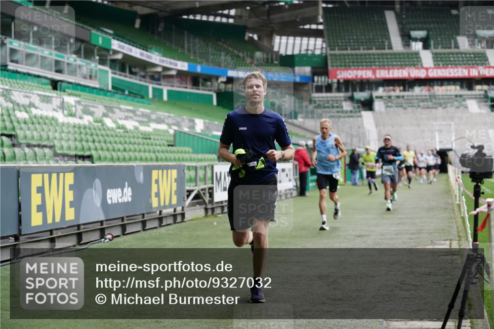 05.10.2025 - 20. swb-Marathon Bremen Michael Burmester http://msf.ph/oto/9327032 05.10.2025 12:50:40 Laufen im Stadion 122, 334, 511, 679, 688, 736, 745, 845, 906, 939, 1025, 1033, 1044, 1166, 1359, 1388, 1450, 1707, 2059, 2381, 2721, 3228, 3259, 3291, 3353, 3608, 4318, 4366, 4367, 4938, 4962, 5118, 5184, 5389, 5418, 5564, 5817, 5873, 6214, 6216, 6252, 6281, 6477, 6681, 6717, 7493, 7826, 7963, 8873, 8907, 8995, 217, 287, 3885, 4006, 4438, 4870, 5894, 6805, 8401, 8536, 9118 meine-sportfotos.de
