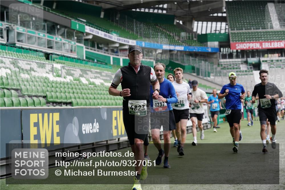 05.10.2025 - 20. swb-Marathon Bremen Michael Burmester http://msf.ph/oto/9327051 05.10.2025 12:55:11 Laufen im Stadion 82, 104, 124, 169, 319, 417, 663, 944, 1308, 1326, 1474, 1483, 1531, 1721, 1737, 1897, 1910, 1945, 2022, 2024, 2180, 2265, 2274, 2431, 2494, 2642, 2716, 2767, 3069, 3224, 3359, 3436, 3489, 3531, 3838, 3848, 3944, 4212, 4257, 4595, 4672, 4771, 4816, 4823, 4837, 4919, 4958, 5034, 5177, 5452, 5554, 5833, 5869, 5907, 6106, 6184, 6527, 6649, 6683, 7052, 7814, 7928, 7986, 8642, 8653, 53, 132, 289, 504, 524, 756, 1896, 1976, 2573, 2841, 3212, 5022, 5206, 5978 meine-sportfotos.de