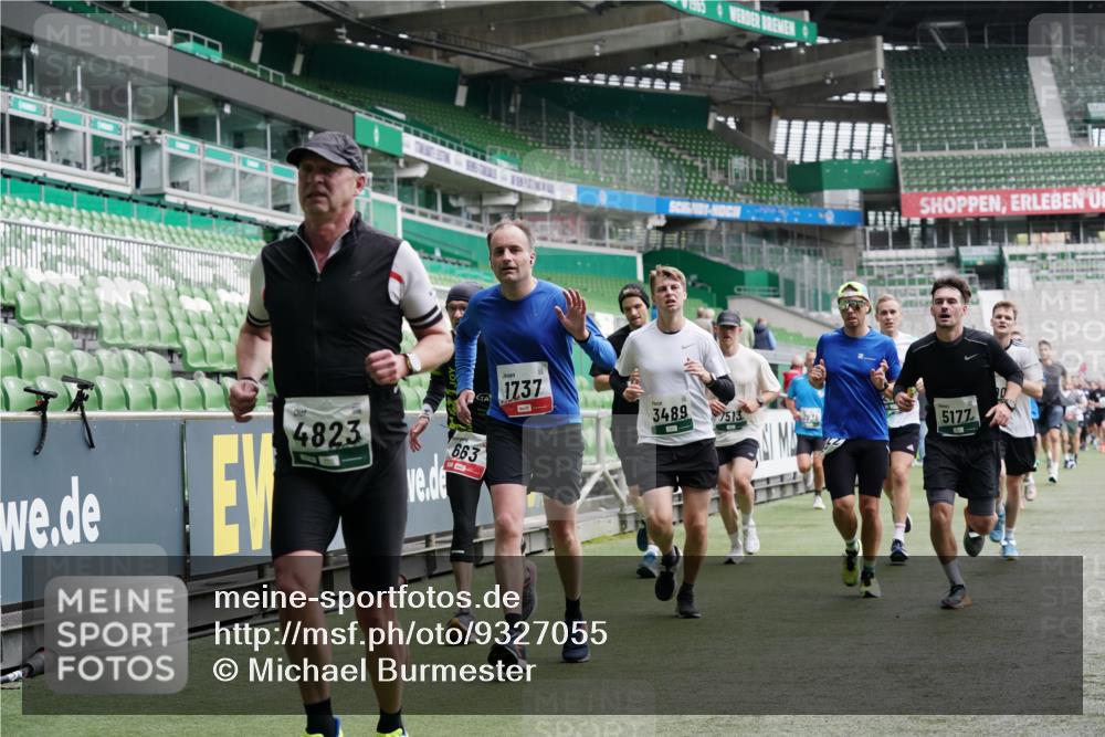 05.10.2025 - 20. swb-Marathon Bremen Michael Burmester http://msf.ph/oto/9327055 05.10.2025 12:55:12 Laufen im Stadion 82, 104, 124, 169, 319, 417, 663, 944, 1308, 1326, 1474, 1483, 1531, 1721, 1737, 1897, 1910, 1945, 2022, 2024, 2180, 2265, 2274, 2431, 2494, 2605, 2642, 2716, 2767, 3069, 3224, 3359, 3489, 3531, 3838, 3848, 3944, 4212, 4257, 4672, 4771, 4816, 4823, 4837, 4919, 4958, 5034, 5177, 5452, 5554, 5833, 5869, 5907, 6106, 6184, 6527, 6649, 6683, 7052, 7814, 7928, 7986, 8642, 8653, 53, 132, 289, 504, 524, 1896, 1976, 2573, 2841, 3212, 5022, 5206, 5978 meine-sportfotos.de