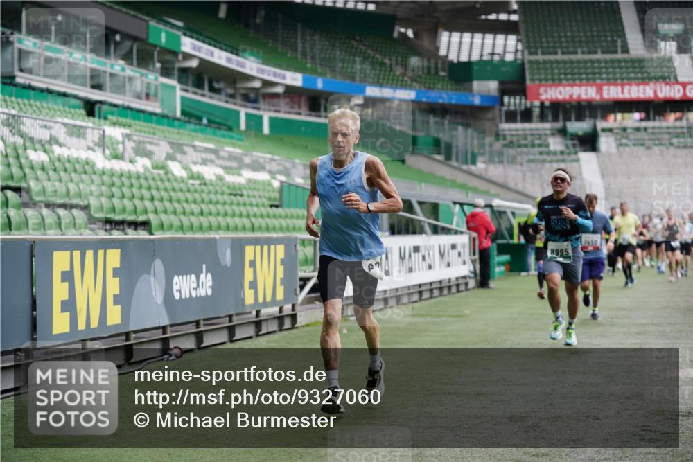 05.10.2025 - 20. swb-Marathon Bremen Michael Burmester http://msf.ph/oto/9327060 05.10.2025 12:50:43 Laufen im Stadion 122, 334, 601, 679, 688, 736, 745, 845, 906, 939, 1025, 1033, 1037, 1044, 1166, 1359, 1388, 1450, 1689, 1707, 2059, 2381, 2721, 3228, 3259, 3291, 3419, 3608, 4318, 4366, 4367, 4938, 4962, 5118, 5184, 5389, 5418, 5564, 5817, 5838, 5873, 6216, 6252, 6281, 6401, 6477, 6681, 6717, 7493, 7826, 7963, 8083, 8907, 8995, 217, 287, 511, 1388, 3353, 3885, 4006, 4870, 5894, 6214, 8401, 8536, 8873, 9118 meine-sportfotos.de
