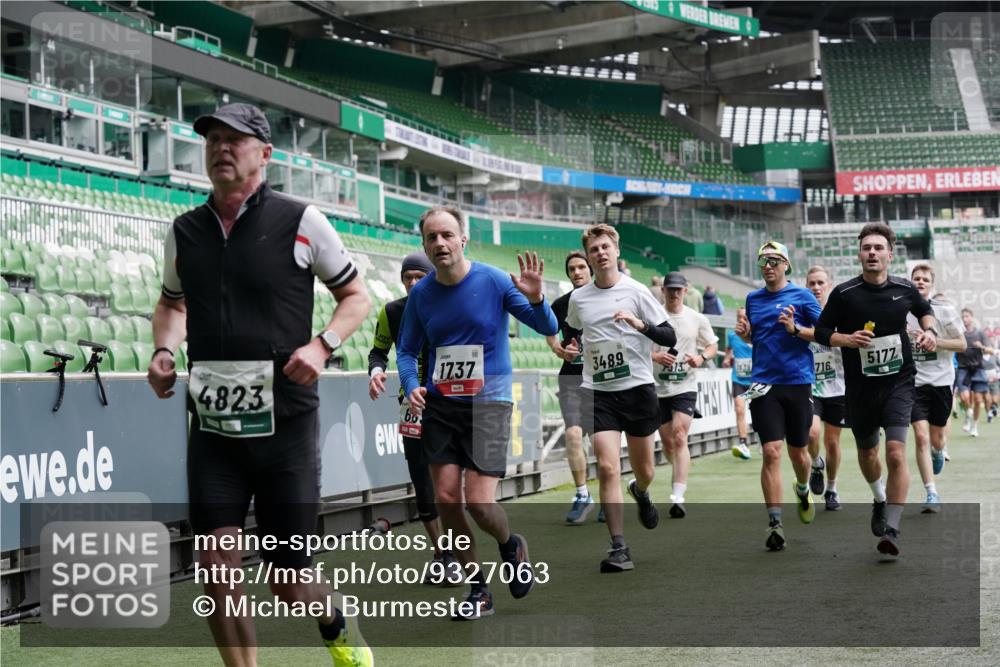 05.10.2025 - 20. swb-Marathon Bremen Michael Burmester http://msf.ph/oto/9327063 05.10.2025 12:55:12 Laufen im Stadion 82, 104, 124, 169, 319, 417, 663, 944, 1308, 1326, 1474, 1483, 1531, 1721, 1737, 1897, 1910, 1945, 2022, 2024, 2180, 2265, 2274, 2431, 2494, 2605, 2642, 2716, 2767, 3069, 3224, 3359, 3489, 3531, 3838, 3848, 3944, 4212, 4257, 4672, 4771, 4816, 4823, 4837, 4919, 4958, 5034, 5177, 5452, 5554, 5833, 5869, 5907, 6106, 6184, 6527, 6649, 6683, 7052, 7814, 7928, 7986, 8642, 8653, 53, 132, 289, 504, 524, 1896, 1976, 2573, 2841, 3212, 5022, 5206, 5978 meine-sportfotos.de