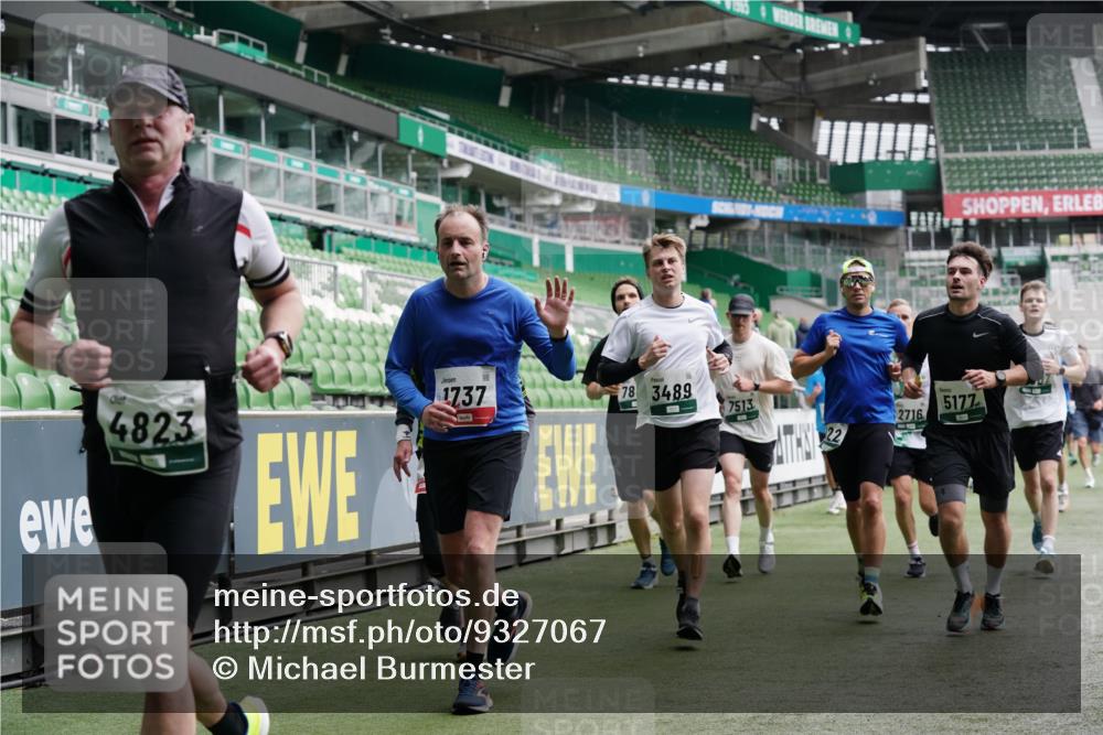 05.10.2025 - 20. swb-Marathon Bremen Michael Burmester http://msf.ph/oto/9327067 05.10.2025 12:55:13 Laufen im Stadion 82, 104, 124, 169, 319, 417, 663, 760, 944, 1308, 1326, 1474, 1483, 1531, 1721, 1737, 1897, 1910, 1945, 2022, 2024, 2180, 2265, 2274, 2431, 2494, 2605, 2642, 2716, 2767, 3069, 3224, 3359, 3489, 3531, 3838, 3848, 3944, 4212, 4257, 4672, 4771, 4816, 4823, 4837, 4919, 4958, 5034, 5093, 5152, 5177, 5452, 5554, 5833, 5869, 5907, 6106, 6184, 6527, 6649, 6683, 7052, 7814, 7928, 7986, 8642, 8653, 53, 132, 289, 504, 1896, 1976, 2573, 2841, 3212, 5022, 5206, 5978 meine-sportfotos.de
