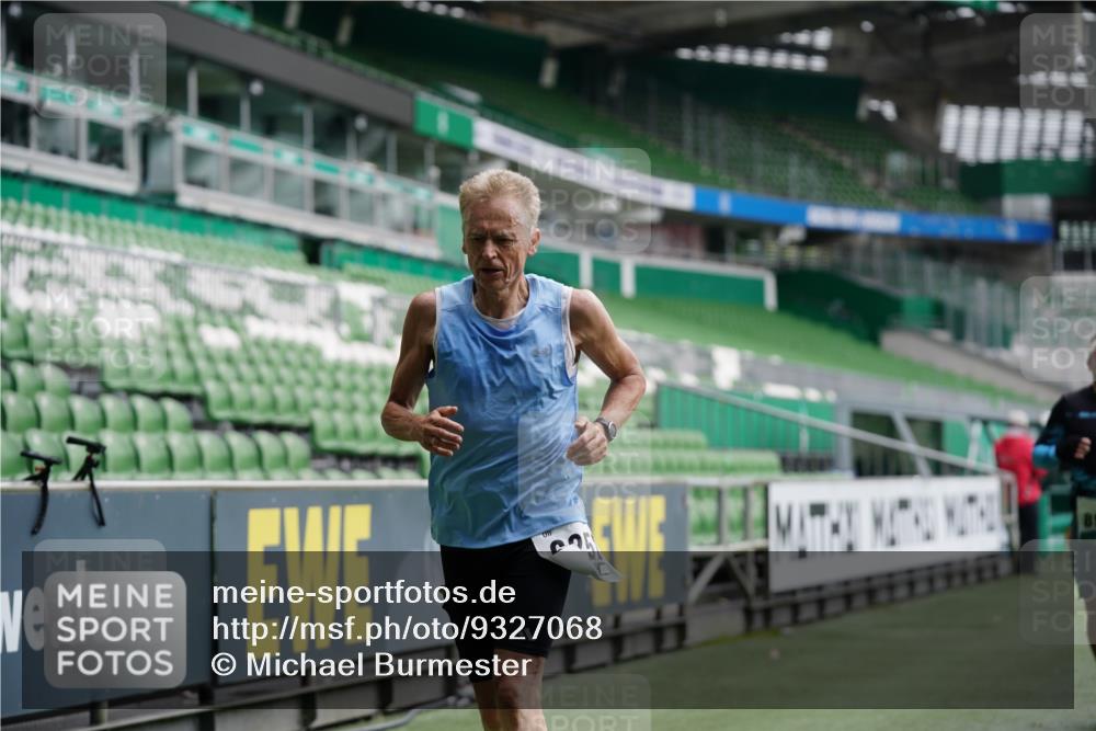 05.10.2025 - 20. swb-Marathon Bremen Michael Burmester http://msf.ph/oto/9327068 05.10.2025 12:50:44 Laufen im Stadion 122, 334, 601, 679, 688, 736, 745, 845, 906, 939, 1025, 1033, 1037, 1044, 1166, 1359, 1450, 1689, 1707, 2059, 2381, 2721, 3228, 3259, 3291, 3419, 3608, 4032, 4318, 4366, 4367, 4938, 4962, 5118, 5184, 5389, 5418, 5564, 5817, 5838, 5873, 6216, 6252, 6281, 6401, 6477, 6681, 6717, 7493, 7826, 7963, 8083, 8907, 8995, 217, 287, 511, 1388, 3353, 3885, 4006, 4870, 5894, 6214, 8401, 8536, 8873, 9118 meine-sportfotos.de