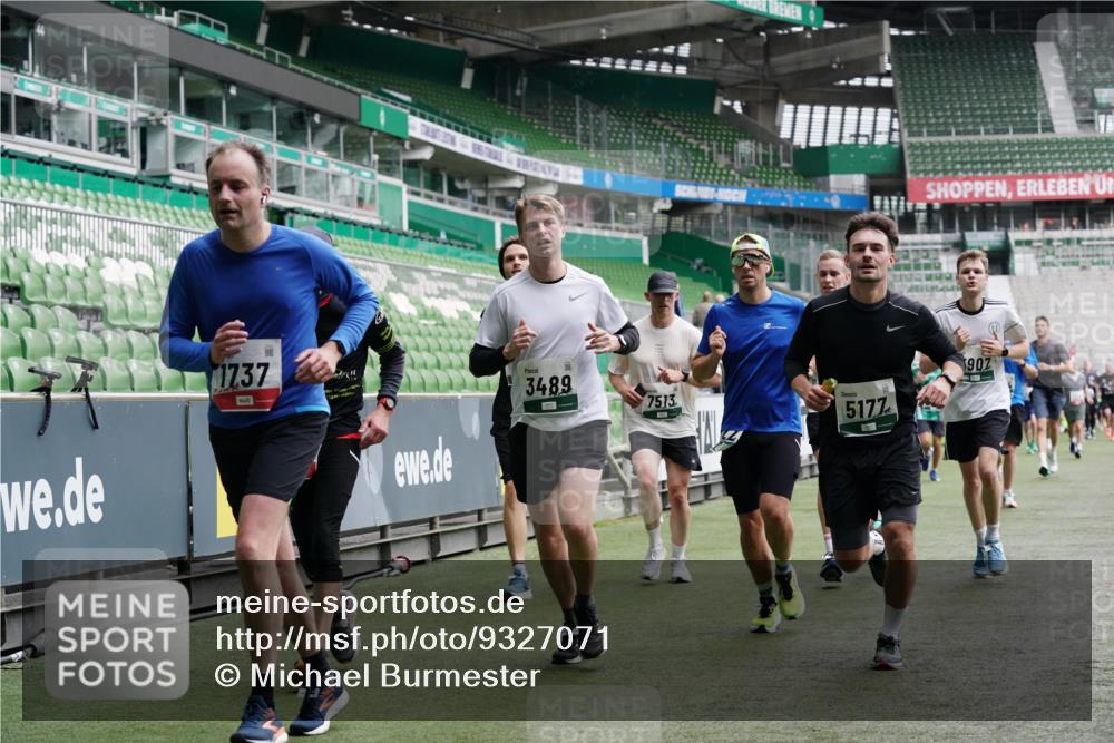 05.10.2025 - 20. swb-Marathon Bremen Michael Burmester http://msf.ph/oto/9327071 05.10.2025 12:55:13 Laufen im Stadion 82, 104, 124, 169, 319, 417, 663, 760, 944, 1308, 1326, 1474, 1483, 1531, 1721, 1737, 1897, 1910, 1945, 2022, 2024, 2180, 2265, 2274, 2431, 2494, 2605, 2642, 2716, 2767, 3069, 3224, 3359, 3489, 3531, 3838, 3848, 3944, 4212, 4257, 4672, 4771, 4816, 4823, 4837, 4919, 4958, 5034, 5093, 5152, 5177, 5452, 5554, 5833, 5869, 5907, 6106, 6184, 6527, 6649, 6683, 7052, 7814, 7928, 7986, 8642, 8653, 53, 132, 289, 504, 1896, 1976, 2573, 2841, 3212, 5022, 5206, 5978 meine-sportfotos.de