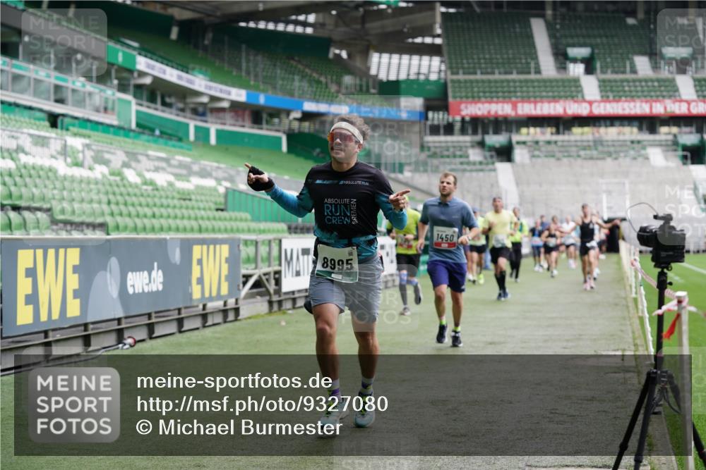 05.10.2025 - 20. swb-Marathon Bremen Michael Burmester http://msf.ph/oto/9327080 05.10.2025 12:50:46 Laufen im Stadion 122, 334, 601, 679, 688, 736, 745, 906, 939, 1025, 1033, 1037, 1044, 1166, 1359, 1450, 1689, 1707, 2059, 2381, 2721, 3228, 3259, 3267, 3291, 3419, 3608, 4032, 4318, 4366, 4367, 4938, 4962, 5184, 5389, 5418, 5564, 5817, 5838, 5873, 6216, 6252, 6281, 6401, 6477, 6681, 6717, 7493, 7826, 7963, 8083, 8907, 8995, 217, 287, 511, 845, 939, 1388, 3353, 3885, 4006, 4870, 5118, 5894, 6214, 8401, 8536, 8873, 9118 meine-sportfotos.de