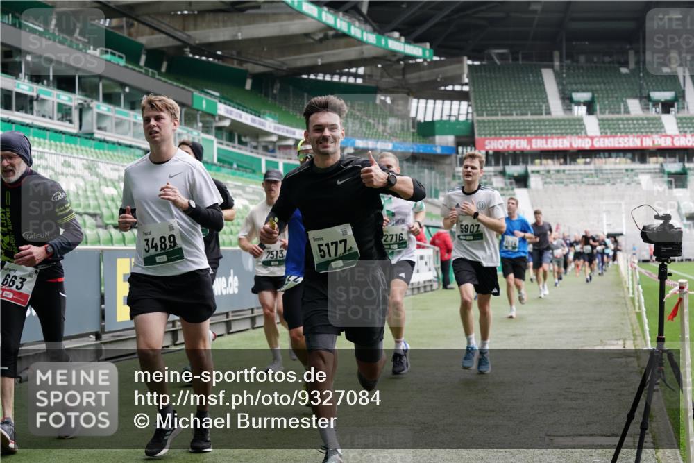 05.10.2025 - 20. swb-Marathon Bremen Michael Burmester http://msf.ph/oto/9327084 05.10.2025 12:55:14 Laufen im Stadion 82, 104, 124, 169, 319, 417, 663, 760, 944, 1308, 1326, 1474, 1483, 1531, 1721, 1737, 1897, 1910, 1945, 2022, 2024, 2180, 2265, 2274, 2431, 2494, 2605, 2642, 2716, 2767, 3069, 3224, 3359, 3489, 3531, 3838, 3848, 3944, 4212, 4257, 4672, 4771, 4816, 4823, 4837, 4919, 4958, 5034, 5093, 5152, 5177, 5452, 5554, 5833, 5869, 5907, 6106, 6184, 6276, 6527, 6649, 7052, 7814, 7928, 7986, 8642, 8653, 53, 132, 289, 504, 1896, 1976, 2573, 2841, 3212, 5022, 5206, 5978 meine-sportfotos.de
