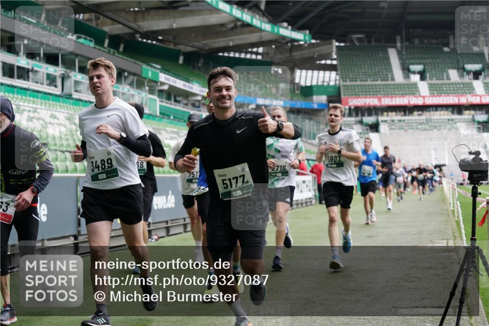 05.10.2025 - 20. swb-Marathon Bremen Michael Burmester http://msf.ph/oto/9327087 05.10.2025 12:55:14 Laufen im Stadion 82, 104, 124, 169, 319, 417, 663, 760, 944, 1308, 1326, 1474, 1483, 1531, 1721, 1737, 1897, 1910, 1945, 2022, 2024, 2180, 2265, 2274, 2431, 2494, 2605, 2642, 2716, 2767, 3069, 3224, 3359, 3489, 3531, 3838, 3848, 3944, 4212, 4257, 4672, 4771, 4816, 4823, 4837, 4919, 4958, 5034, 5093, 5152, 5177, 5452, 5554, 5833, 5869, 5907, 6106, 6184, 6276, 6527, 6649, 7052, 7814, 7928, 7986, 8642, 8653, 53, 132, 289, 504, 1896, 1976, 2573, 2841, 3212, 5022, 5206, 5978 meine-sportfotos.de