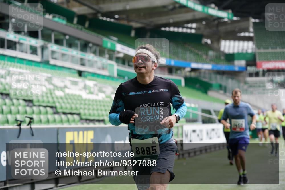 05.10.2025 - 20. swb-Marathon Bremen Michael Burmester http://msf.ph/oto/9327088 05.10.2025 12:50:47 Laufen im Stadion 122, 334, 601, 679, 688, 736, 745, 906, 1025, 1033, 1037, 1044, 1166, 1359, 1450, 1689, 1707, 2059, 2381, 2721, 3228, 3259, 3267, 3291, 3419, 3608, 4032, 4318, 4366, 4367, 4938, 4962, 5184, 5389, 5418, 5564, 5817, 5838, 5873, 6216, 6252, 6281, 6401, 6477, 6681, 6717, 7493, 7826, 7963, 8083, 8907, 8995, 217, 287, 511, 845, 939, 1388, 3353, 3885, 4006, 4367, 4870, 5118, 5894, 6214, 8401, 8536, 8873, 9118 meine-sportfotos.de
